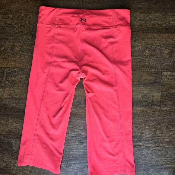 Under Armour Women's Bright Pink Capri Leggings Medium - Picture 3 of 3